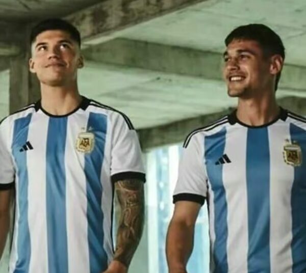 La textil que confecciona las camisetas de la Selección argentina solicita suspender a todo su personal