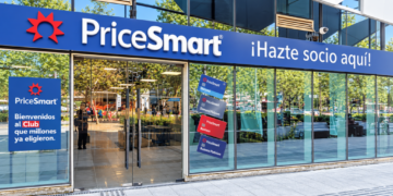 PriceSmart instala su cartel en un centro comercial de Chile y prepara el debut en ese país